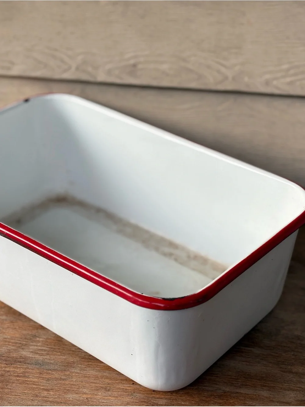 White and Red Enamel Baking Dish - Classic Home Kitchen Roaster